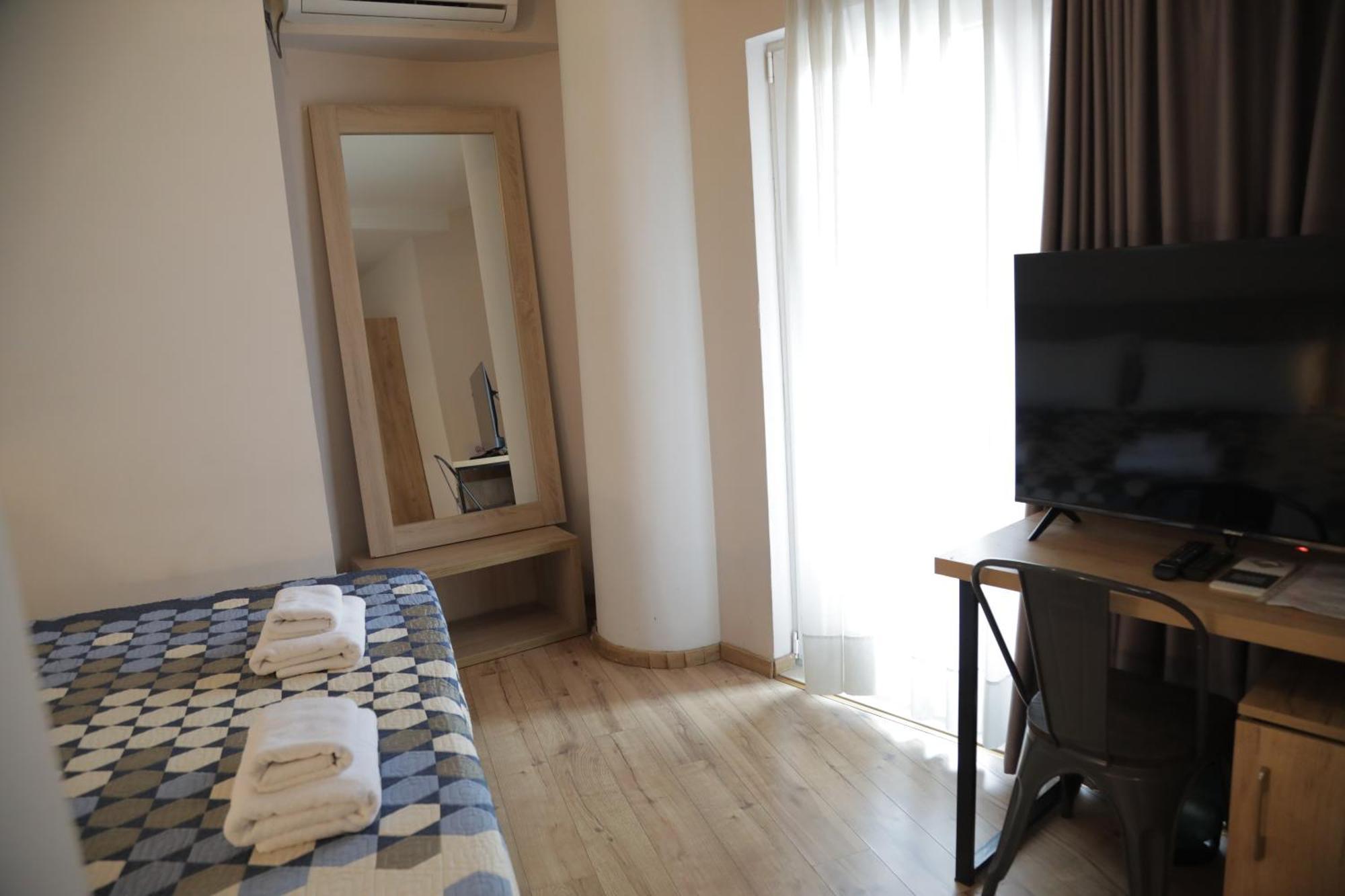 Oda Hotel Tirana Exterior photo